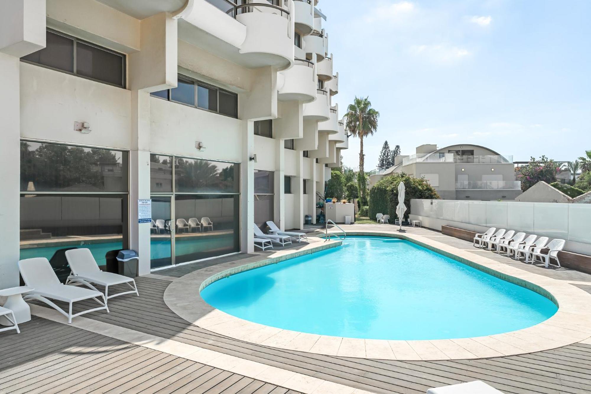 Elegant Duplex With Parking By Beachfront Stay Herzliya Екстер'єр фото